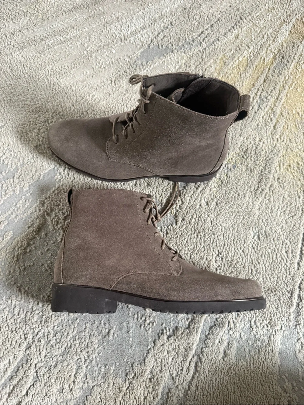 Munro Finnley Boots lace up leather suede Taupe side zipper water resistant 10